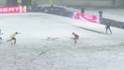 男人永远是少年！法尔考进球后与队友打雪仗庆祝
