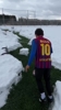 看背影还真。。😱，小哥身披梅西巴萨球衣在雪地场&ldquo;穿越火线&rdquo;