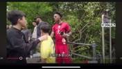 香港小孩对甲亢哥贴脸开大：C罗是GOAT！！梅西是S**T！