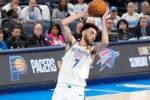 切特是最年轻的单一季后赛三分命中数达25&盖帽数超30的NBA球员