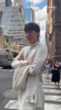 炎炎夏日一身正装！站在纽约街头啥感觉？杨瀚森：太热了！🤣