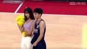 被实名举报YP多人+欠百万赌债！徐杰此前在场上与啦啦队美女合影