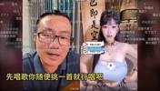 笑死！女主播表演倒立和一字马，把徐静雨看得战术喝水🤣
