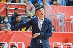 媒体人：广东男篮是阵容层面的差距 非教练战术可以弥补