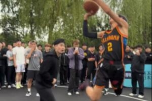 火爆全球😂野球手模仿SGA追着对手造犯规 国外球迷狠狠共情！